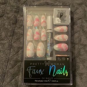 Pretty Woman Faux Nails